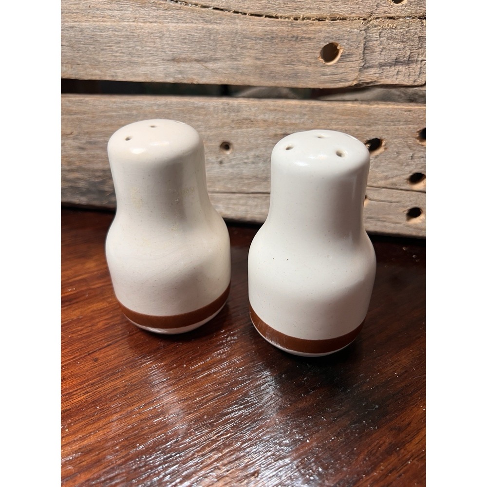 VINTAGE Salt‎ Pepper Shakers Ceramic Country Style Stoneware Japan 1960's
